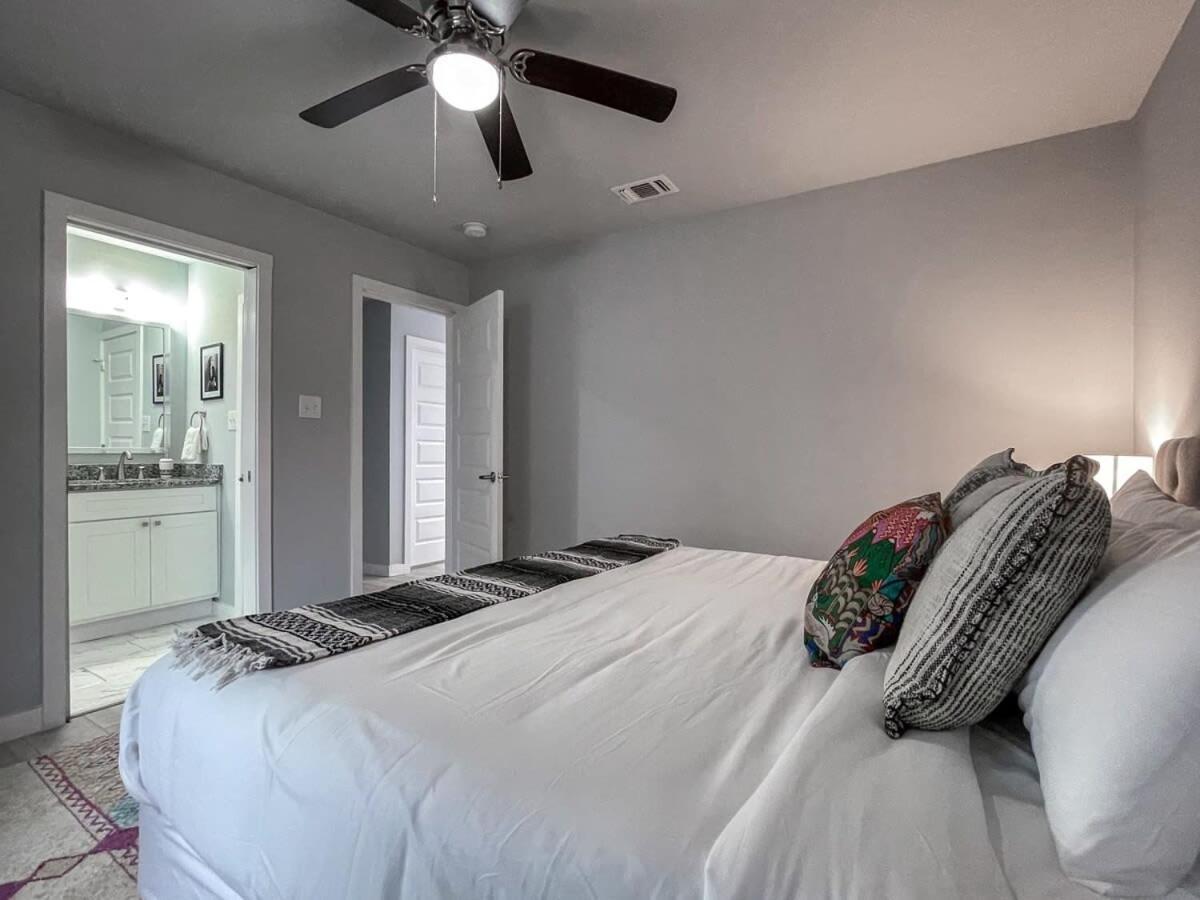 Holiday home Mainhouse-mins To Downtown Serene At Santa Monica