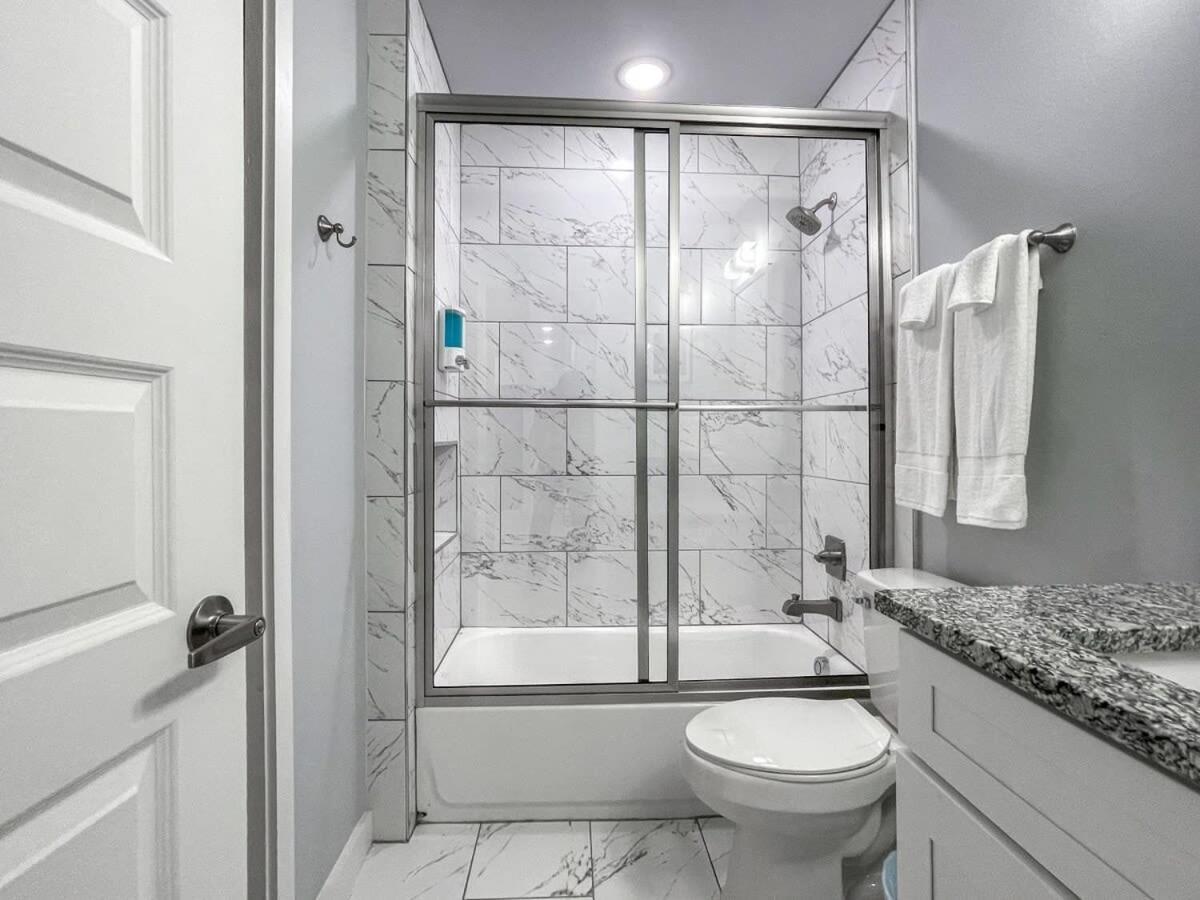 Mainhouse-mins To Downtown Serene At Santa Monica *