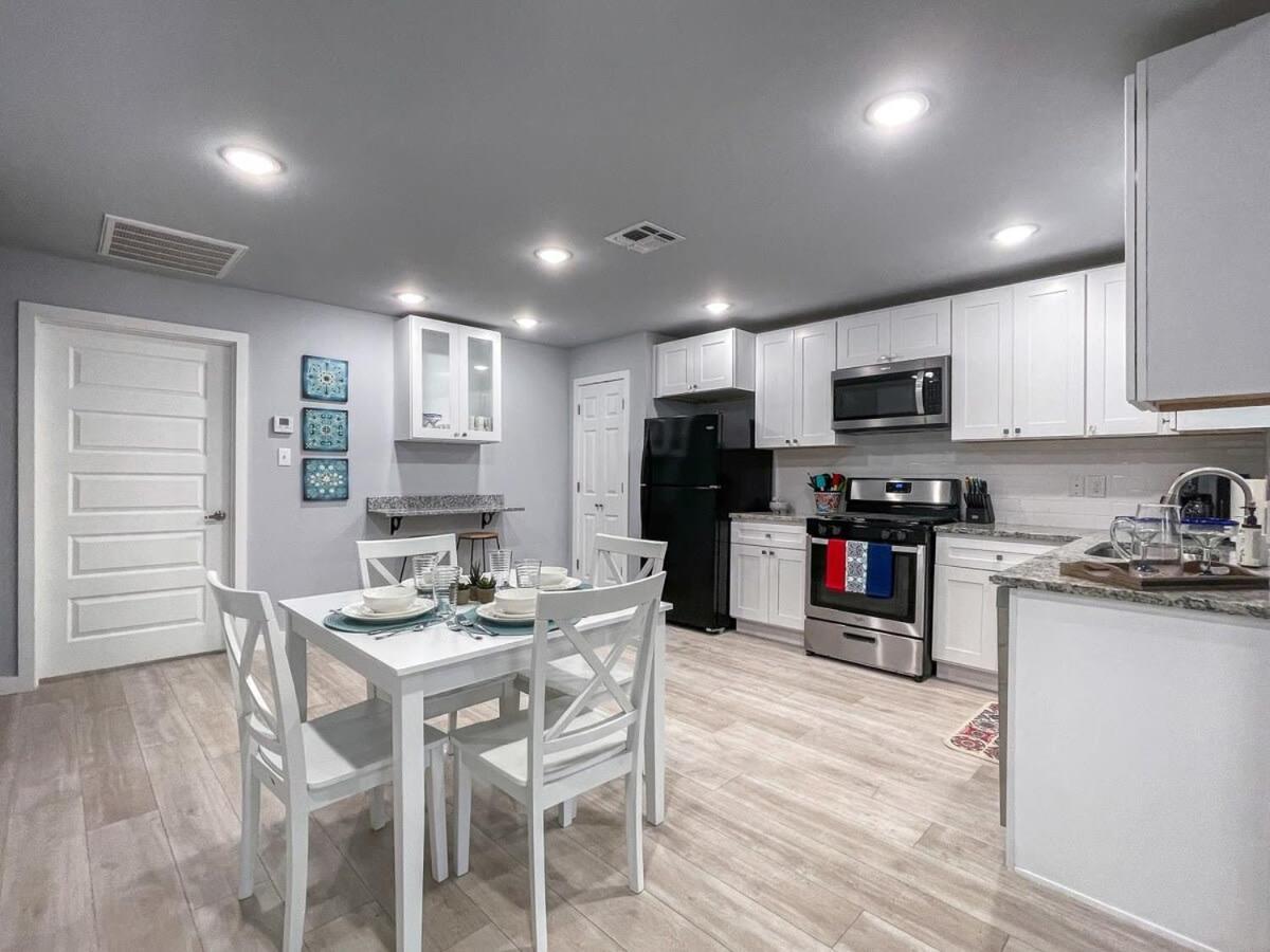 Mainhouse-mins To Downtown Serene At Santa Monica Holiday home