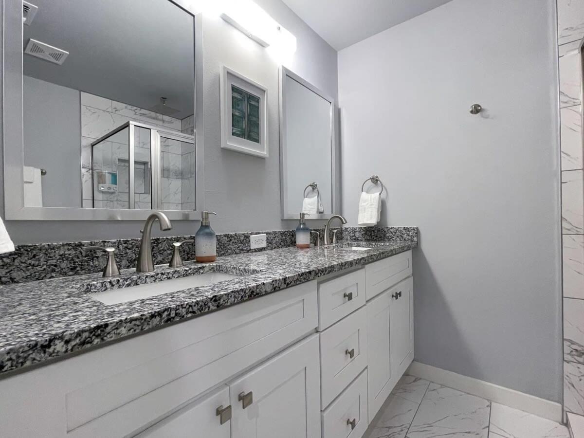 Mainhouse-mins To Downtown Serene At Santa Monica Holiday home San Antonio