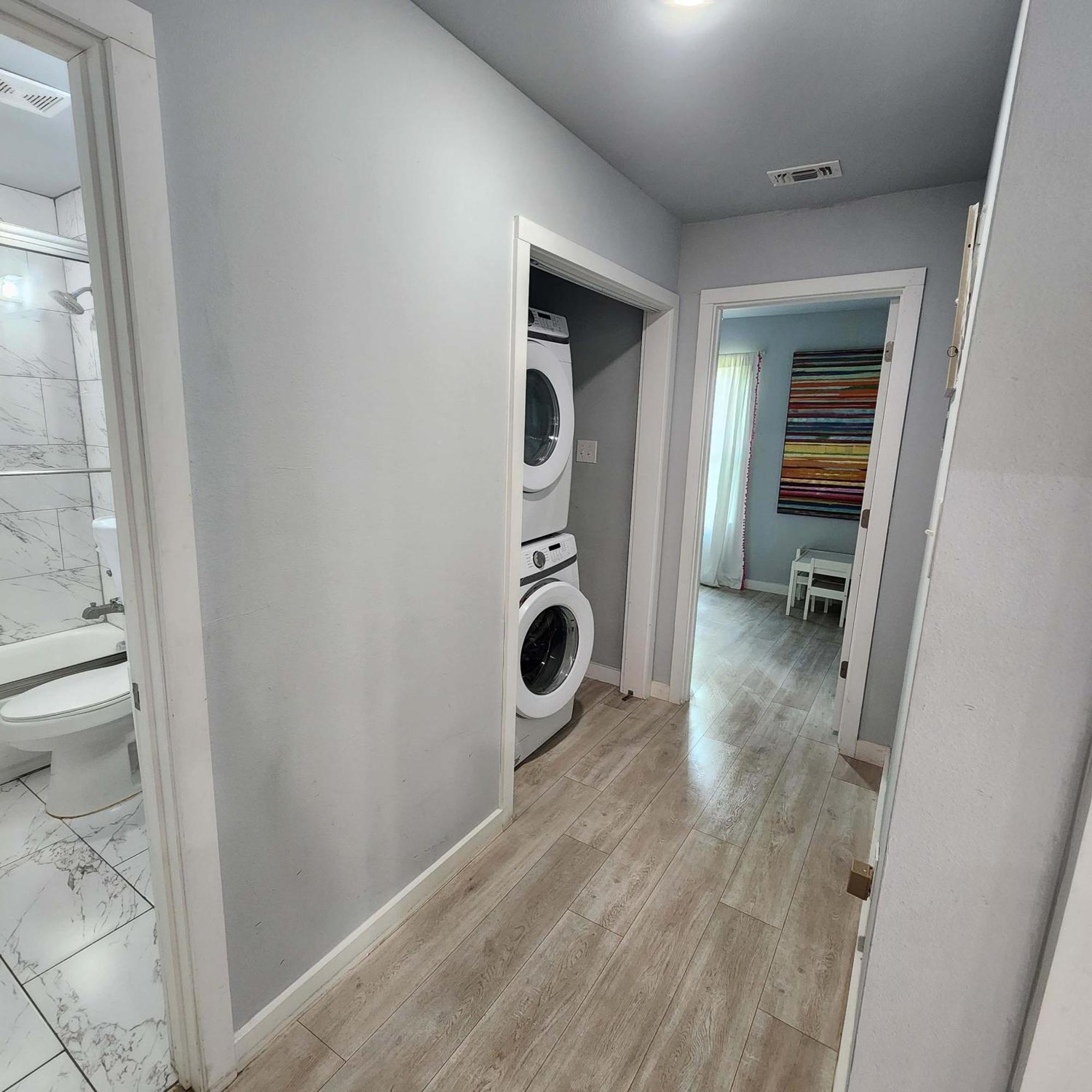 Mainhouse-mins To Downtown Serene At Santa Monica Holiday home *