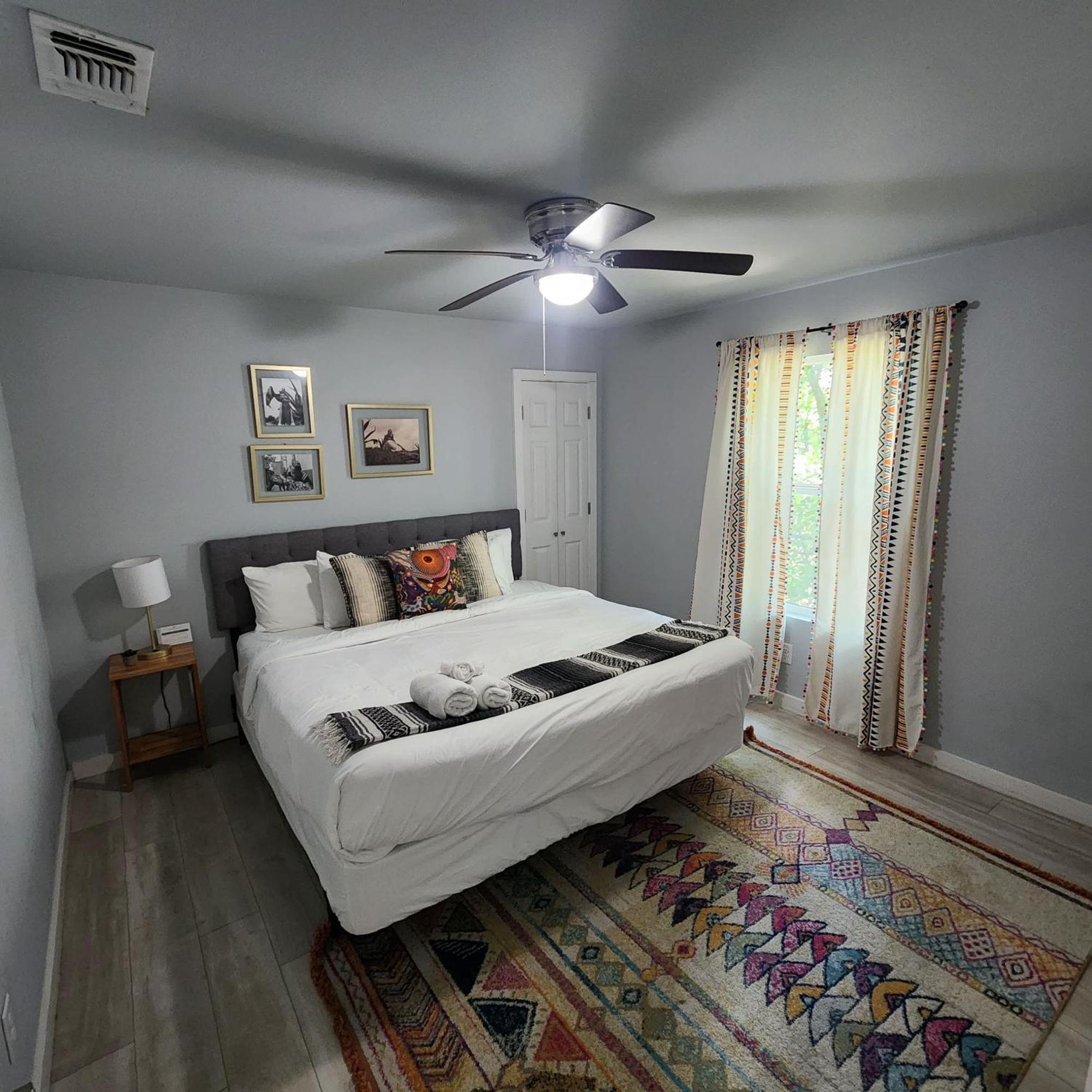 Holiday home Mainhouse-mins To Downtown Serene At Santa Monica *