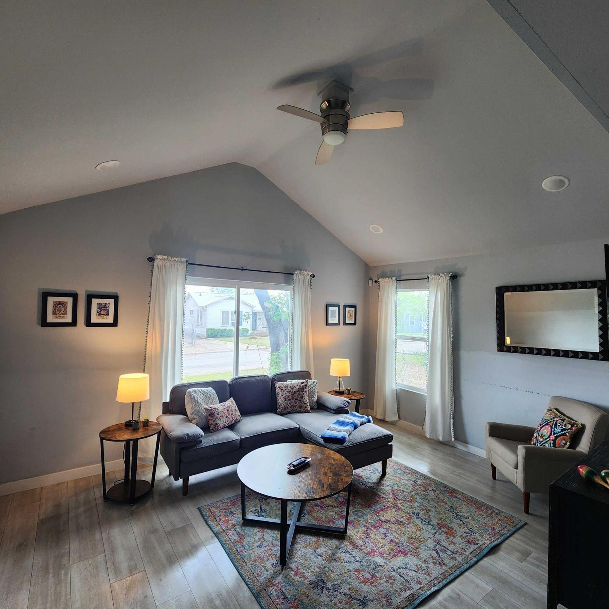 Mainhouse-mins To Downtown Serene At Santa Monica Holiday home *